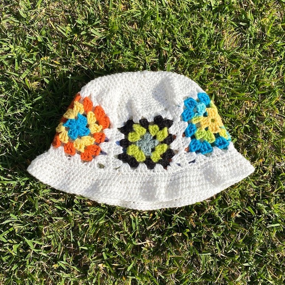 Crochet bucket hat - Picture 3 of 5